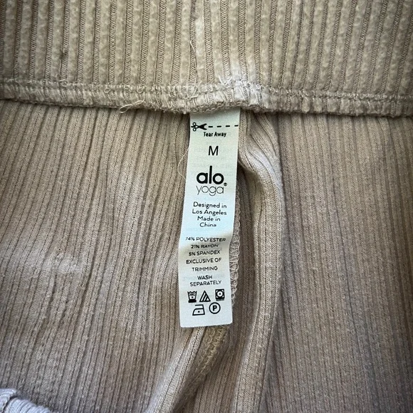 Womens ALO Yoga muse sweatpant - Picture 5 of 8